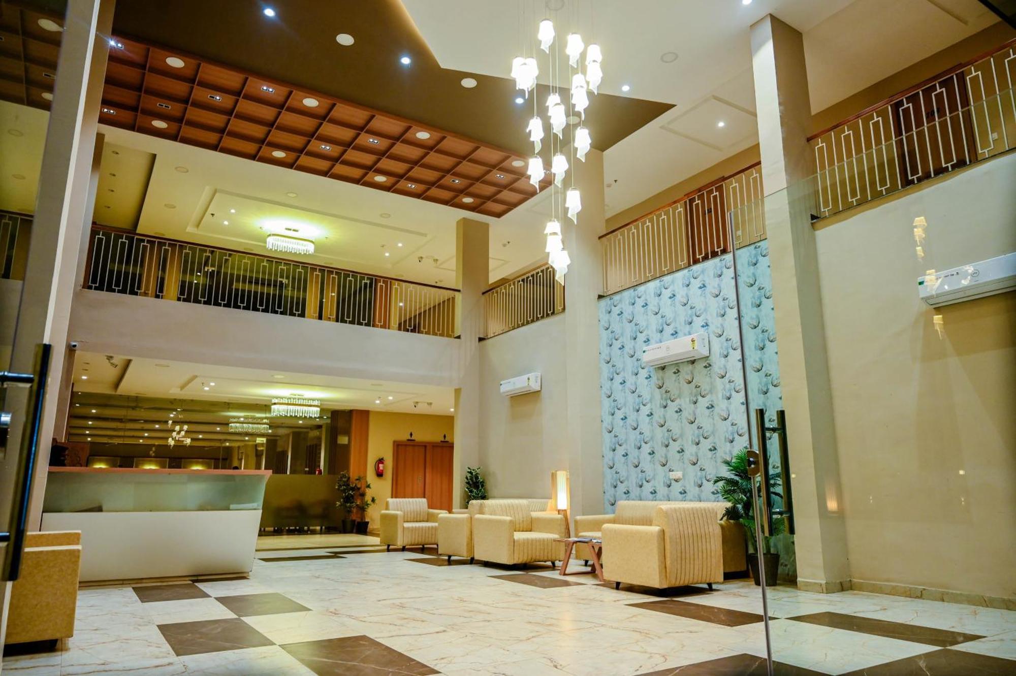 Hotel Maa Bhagwati Palace Khandwa Екстериор снимка