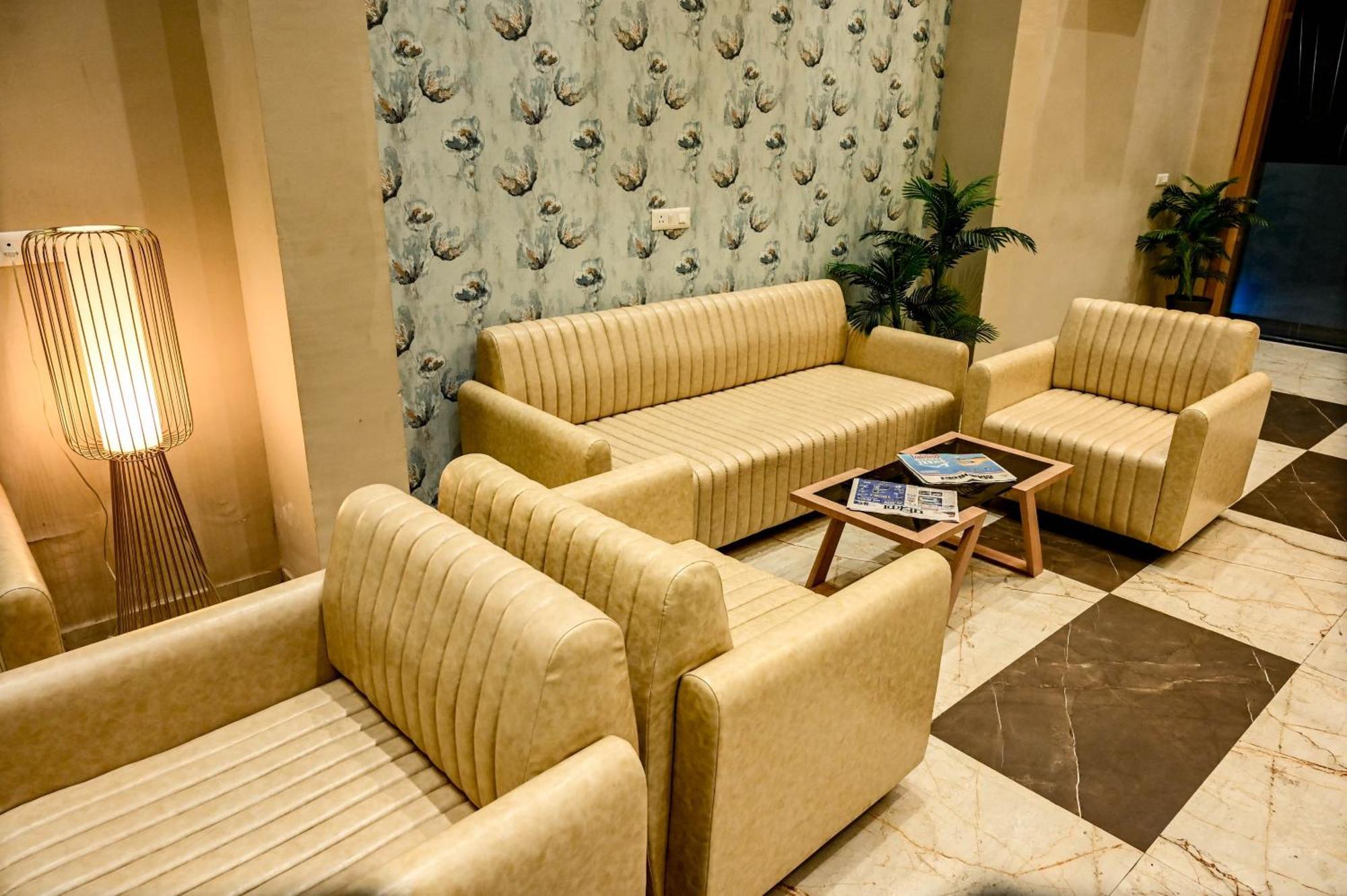 Hotel Maa Bhagwati Palace Khandwa Екстериор снимка