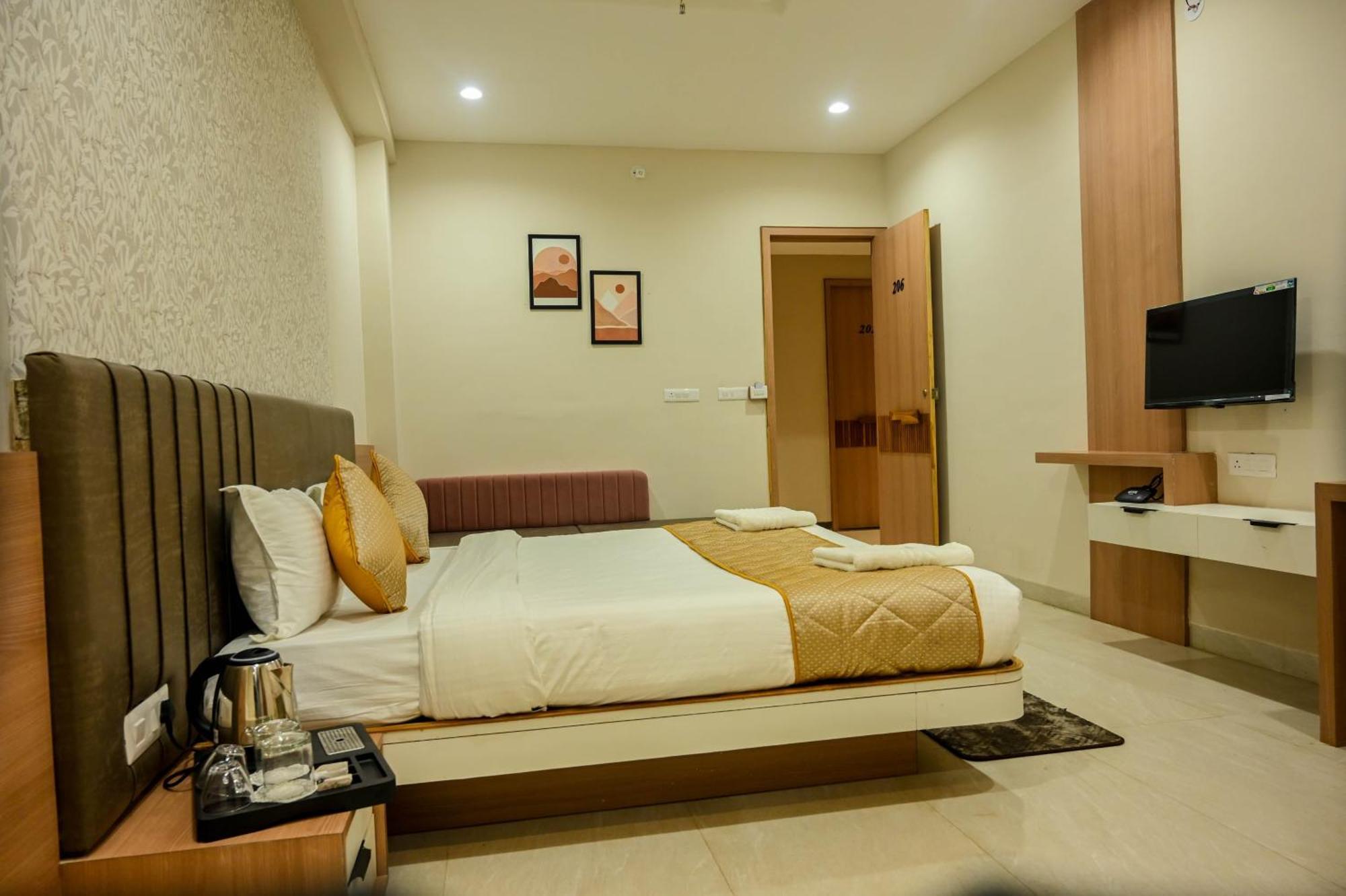 Hotel Maa Bhagwati Palace Khandwa Екстериор снимка