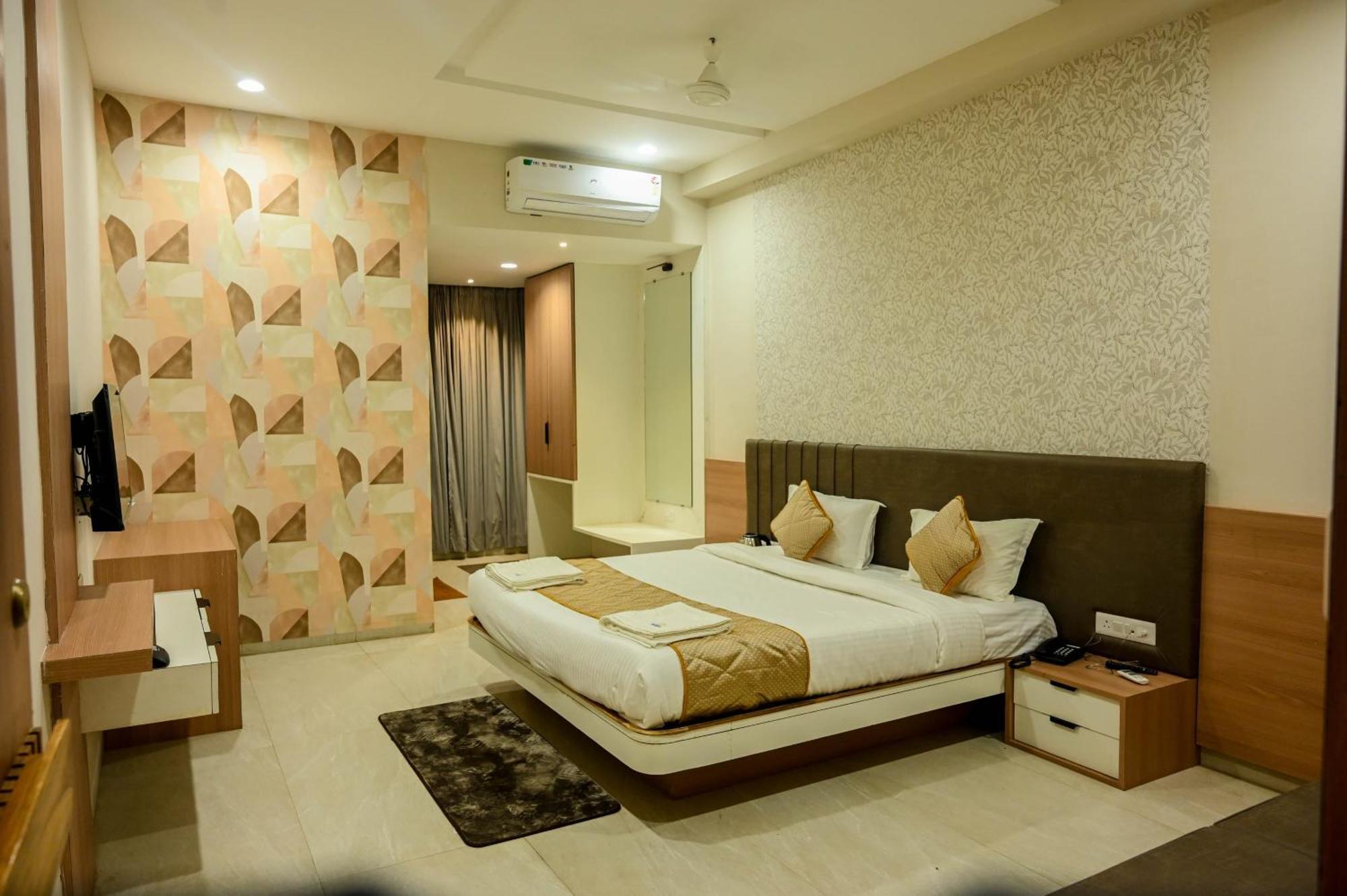 Hotel Maa Bhagwati Palace Khandwa Екстериор снимка