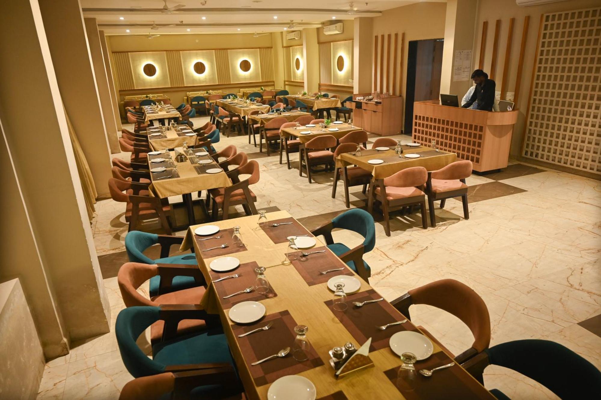 Hotel Maa Bhagwati Palace Khandwa Екстериор снимка